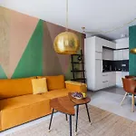 Golden Sunshine Apartment On Corvin Promenade - 506