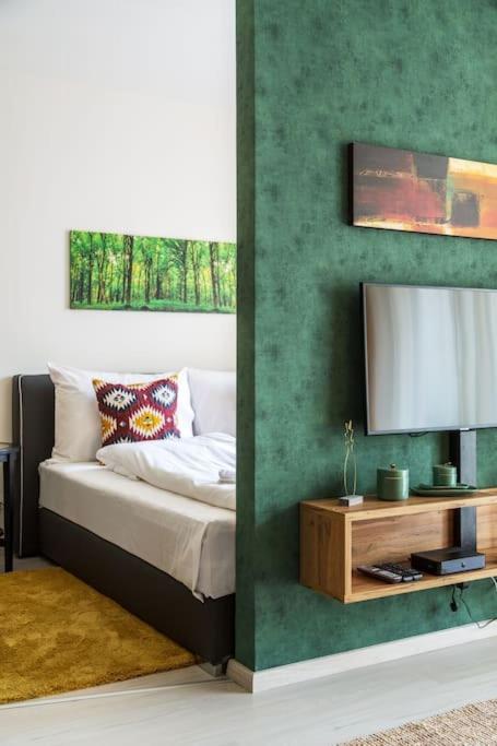 Golden Sunshine On Corvin Promenade - 506 Apartment Budapest