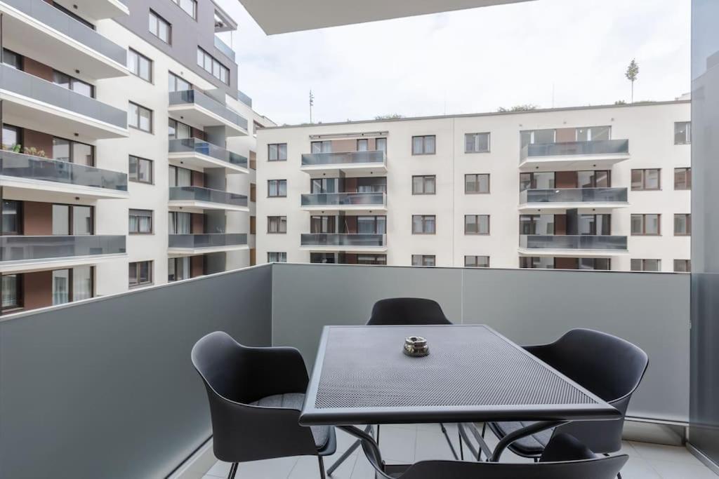 Golden Sunshine On Corvin Promenade - 506