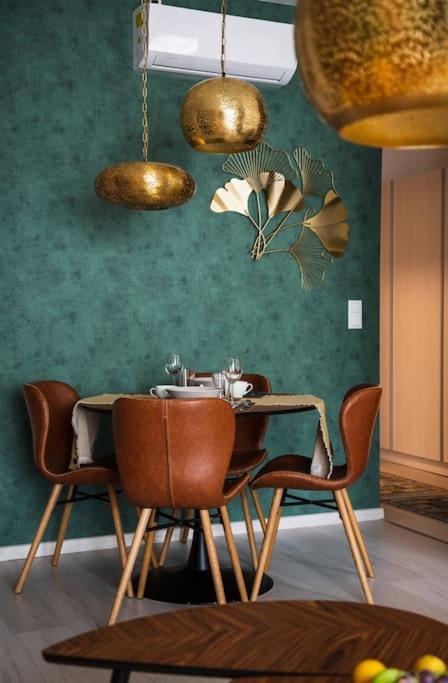 Golden Sunshine On Corvin Promenade - 506 * Budapest