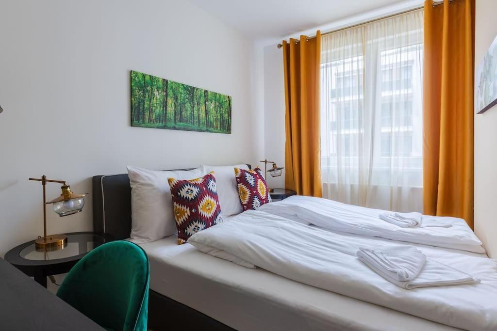 Golden Sunshine On Corvin Promenade - 506 Apartment *