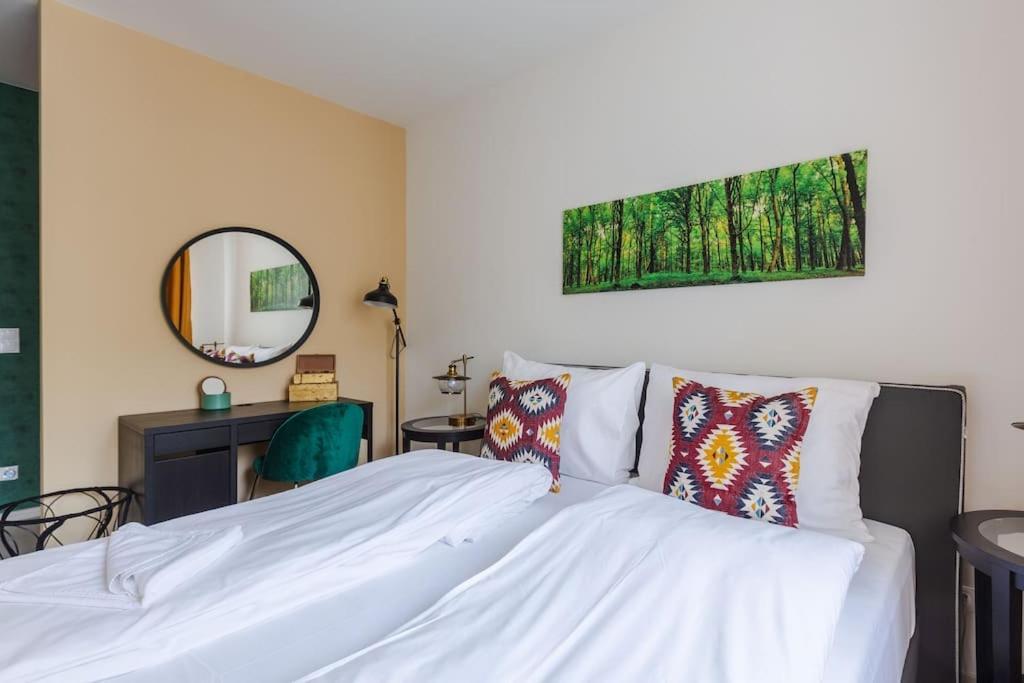 Apartment Golden Sunshine On Corvin Promenade - 506