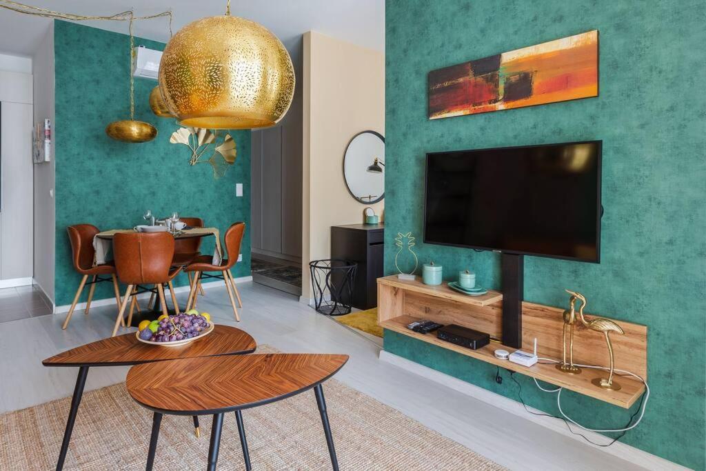 Golden Sunshine On Corvin Promenade - 506 Budapest