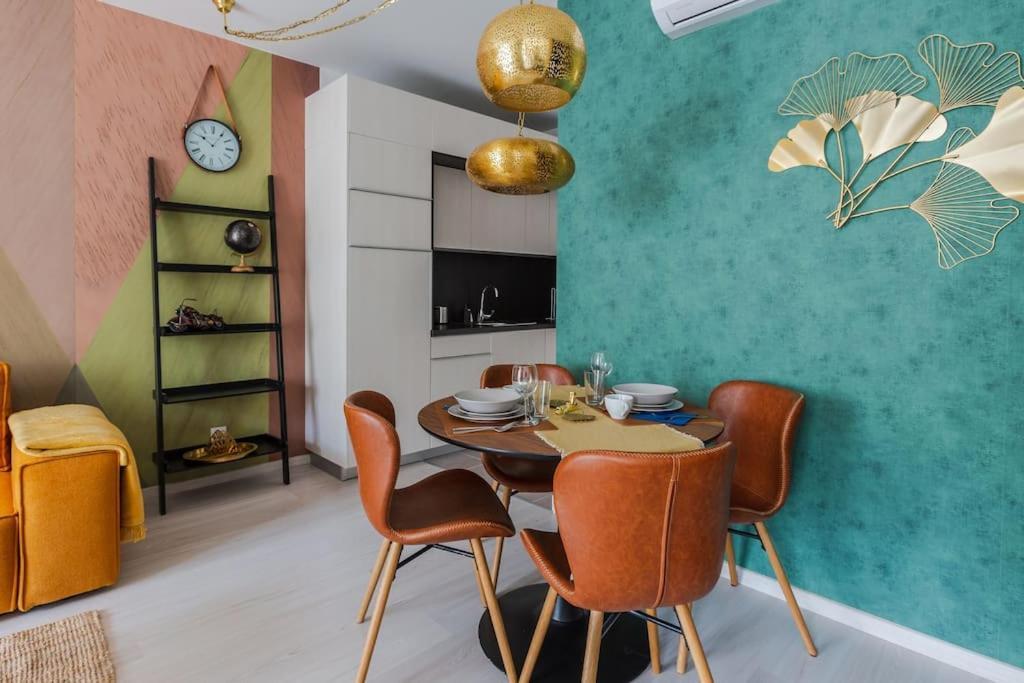 Golden Sunshine On Corvin Promenade - 506 * Budapest